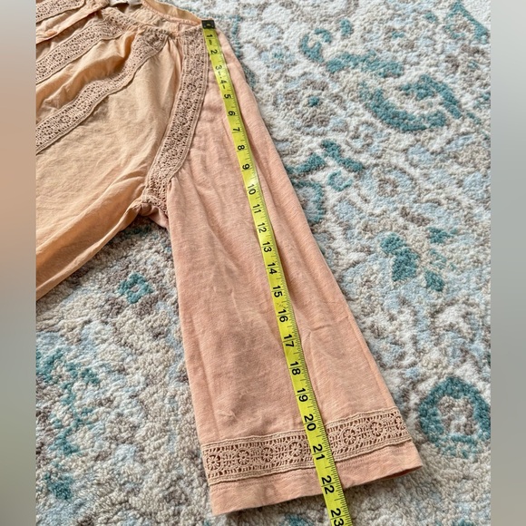 LOGO Lavish Woven Button Front Top with Lace Trim beautiful cream color size M - Picture 5 of 8